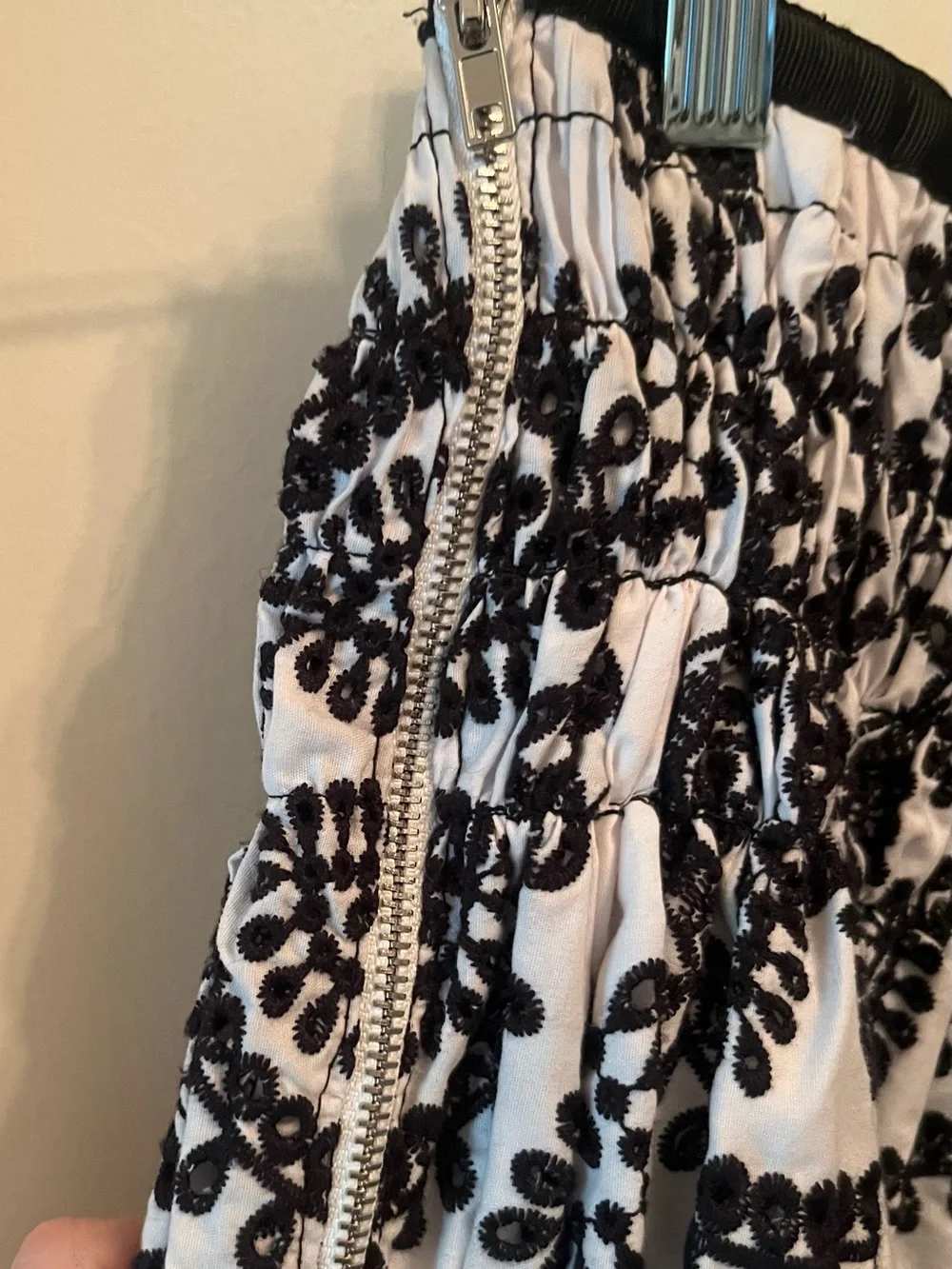 ZARA Black & White Embroidered Tiered Mini Circle Skirt—Women Sz M